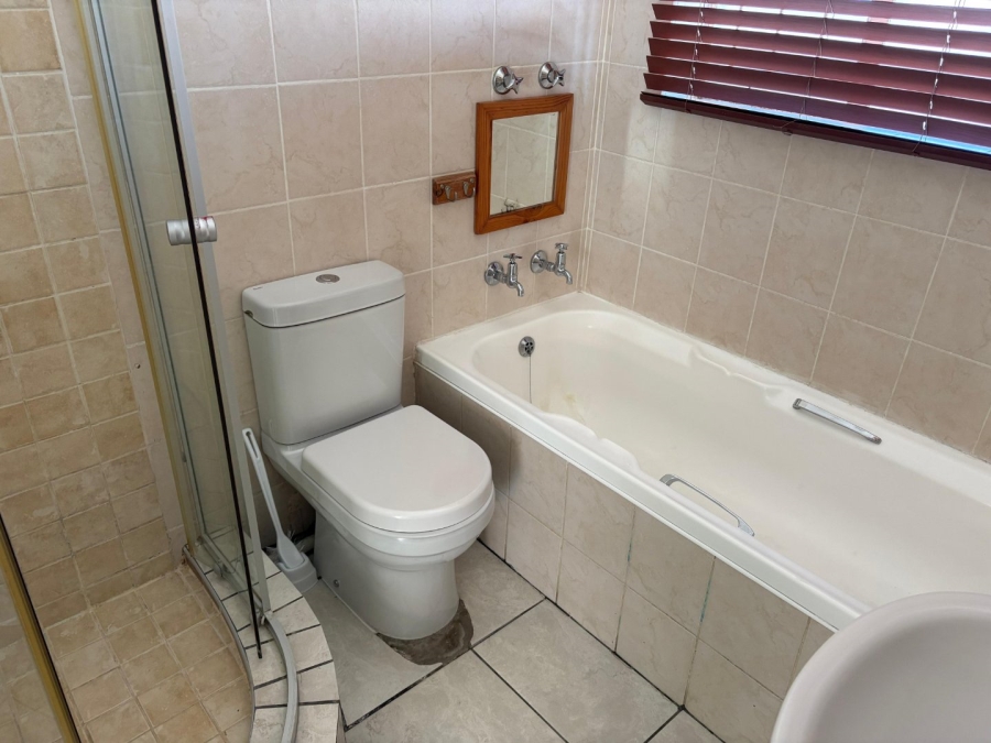 2 Bedroom Property for Sale in Langenhovenpark Free State